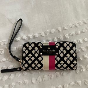 Kate Spade Wallet (BRAND NEW IN PERFECT CONDITION WITH TAGS!)